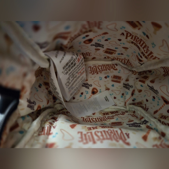 New! Disney Parks Pirate of the Caribbean Crossbody Bag - Picture 7 of 9